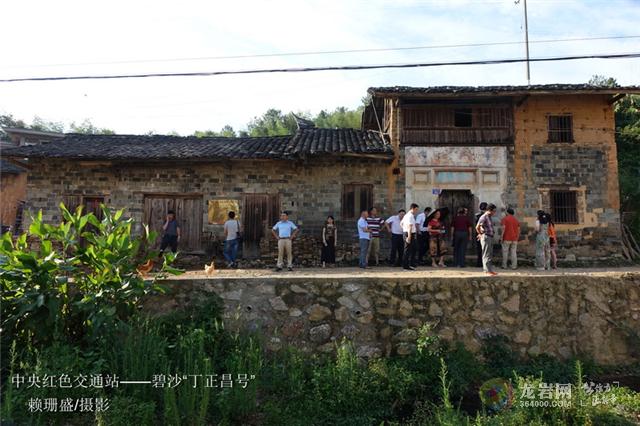 福建省上杭县举办纪念改革开放40周年多彩白