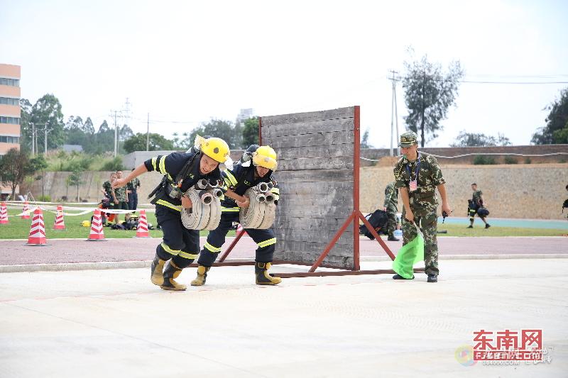 烈日练兵!看龙岩消防官兵救援技能大比武