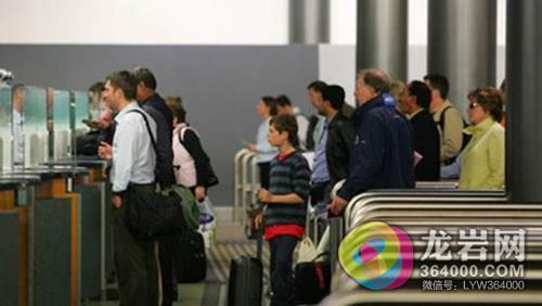 手机含敏感或色情内容 多名留学生赴美国加拿