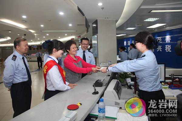 县地税局 今日成功开出首张委托代征增值税发票