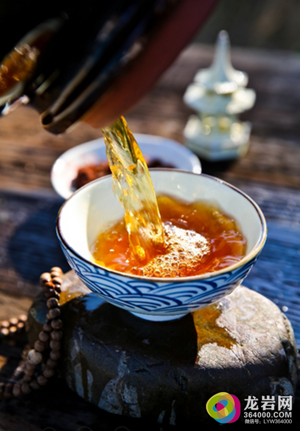 咋回事?大夏天吃着海鲜喝着啤酒,竟然全身起红