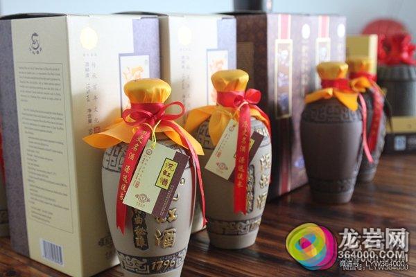 咋回事?大夏天吃着海鲜喝着啤酒,竟然全身起红