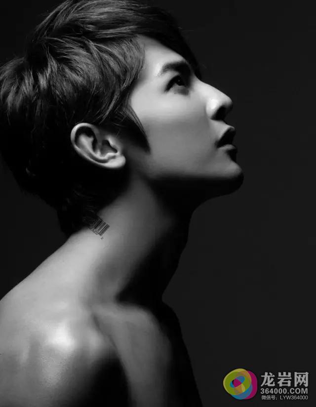 台湾男星汪东城在贵安新天地上演制服诱惑!