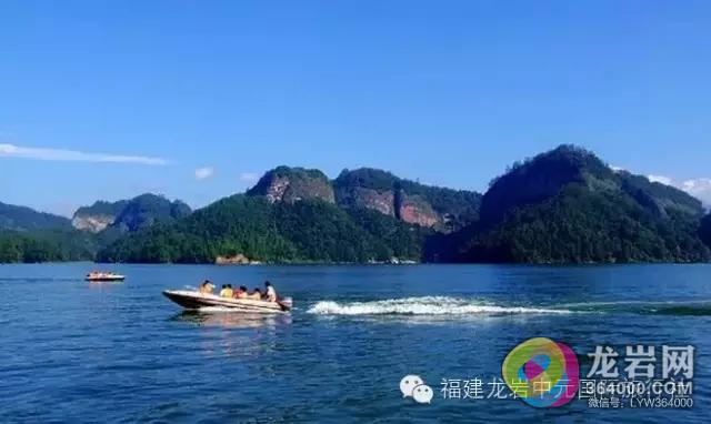D1:早07:30美食城集散中心門口集中(約4.5小時),前往素有百個紅色經典旅游景區漢唐古鎮、兩宋名城之美譽【泰寧】,游覽天下第一湖山【大金湖】(約3.5H),乘游船游水際瀑布、大赤壁,甘露寺、陸上一線天、野趣園等,浩瀚幽深碧綠色的湖水與千姿百態的丹霞地完美結合,如百里風光長卷,山水交融,如詩如畫,一座世所罕見的水上丹霞奇觀,是國內唯一的浩瀚湖水與景象萬千的丹霞地貌完美結合的山水勝景。途中參觀漁村御景絲綢(約60分鐘)晚餐后入住酒店。 含:中晚餐 住:泰寧 D2: